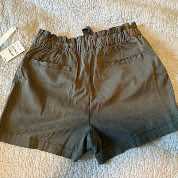 NWT Caslon Khaki Women Shorts - Picture 2 of 4